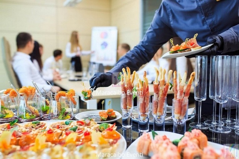 Catering e Banqueting per Eventi Aziendali Eccellenza Food & Beverage nelle Marche e Centro Italia